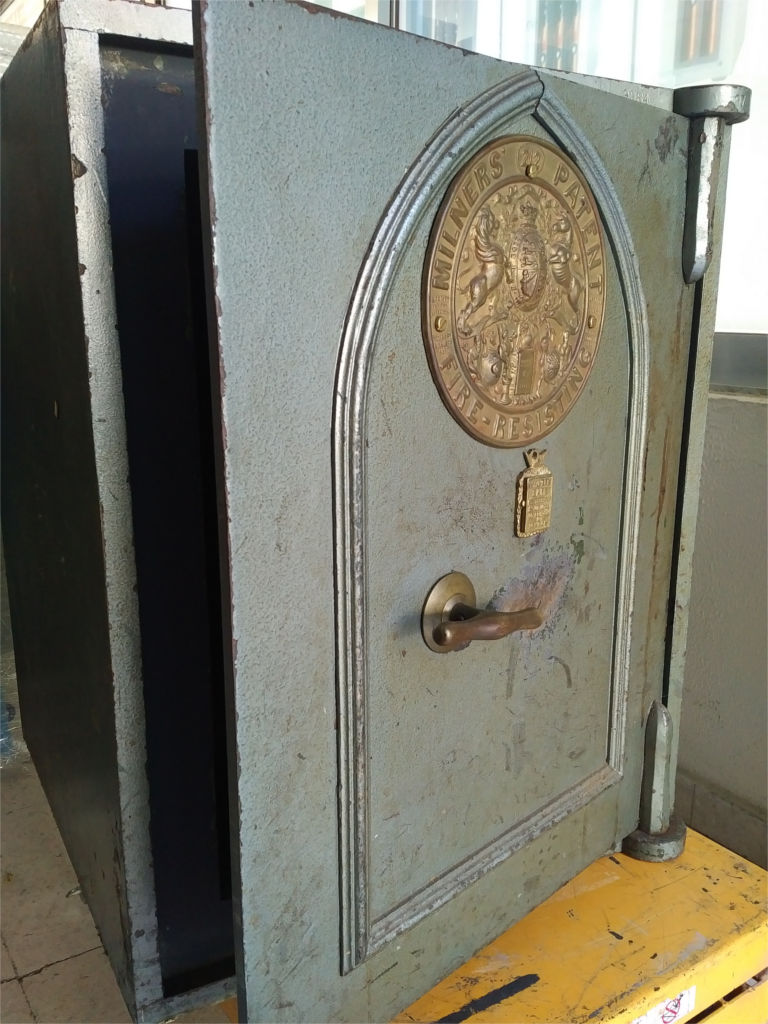 MILNERS SAFE ANTIQUE Anysafes